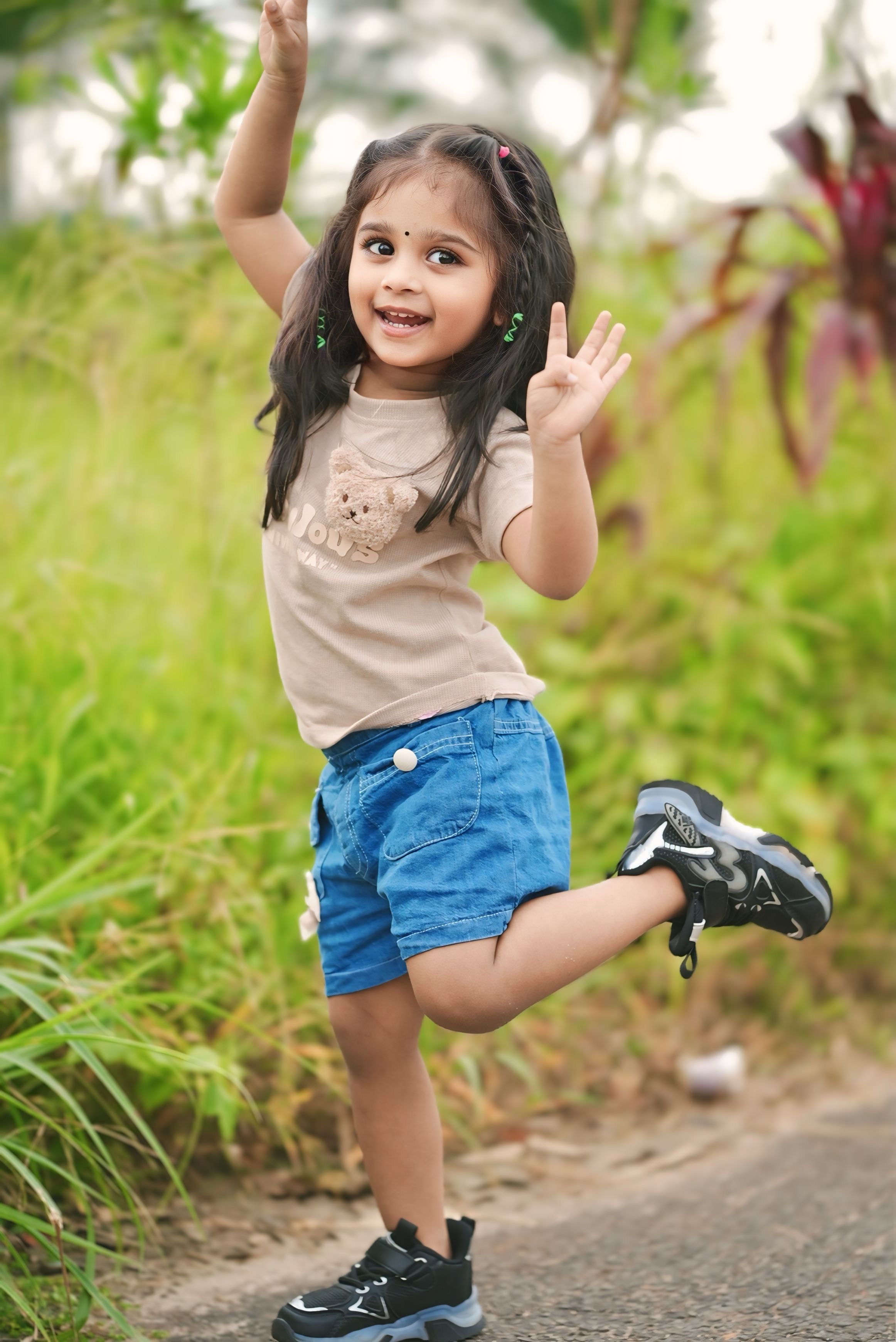Beige Teddy Tee & Blue Denim Shorts Set – Stylish Outdoor Combo